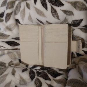 Safe Keepers Ivory 18 Card Wallet New